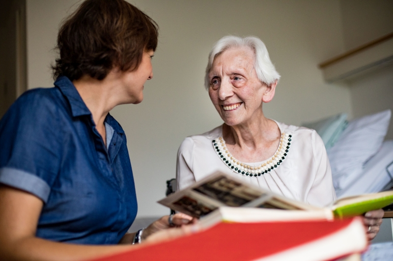 Hospizdienst im Altenheim Haus am Steinnocken des Evangelischen Johanneswerks in Ennepetal