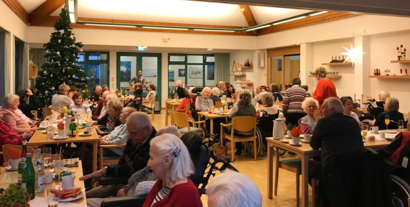 Voller Saal beim Neujahrsempfang im Haus Stephanus des Ev. Johanneswerks