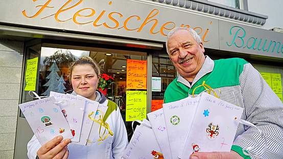 Fleischermeister Andreas Baumeister (rechts) und Mitarbeiterin Chantal