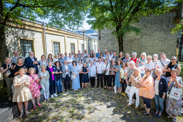 Die Geschäftsführung bedankt sich bei allen 25-jährigen Jubilar*innen. Die Geschäftsführung bedankt sich bei allen 25-jährigen Jubilar*innen. Foto: Sarah Jonek.