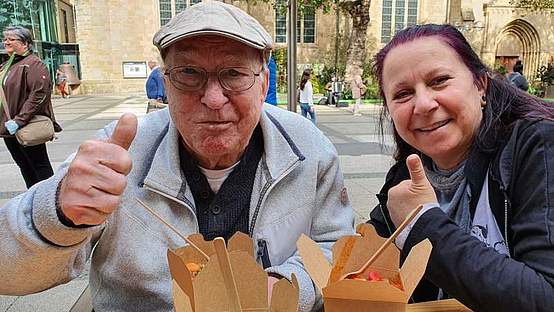 Genossen jeden Augenblick bei ihrem Ausflug in die Dortmunder Innenstadt – Herbert Loy und seine Tochter Lydia. Foto: Kleoniki Laura Wnendt