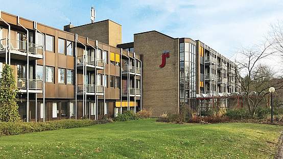 Das Altenzentrum St. Loyen Stift in Lemgo: Hier haben sich elf Bewohner infiziert 