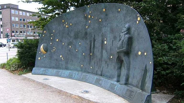 Matthias Claudius Denkmal auf dem historischen Friedhof Wandsbek