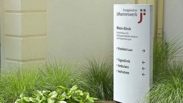 Empfangsschild Rhein-Klinik Bad Honnef, Johanneswerk Empfangsschild Rhein-Klinik Bad Honnef, Johanneswerk