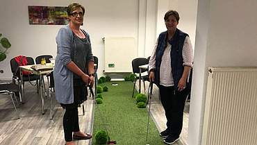 Frau Haugwitz und Frau Harnischmacher durften das "Grün" im Vorfeld testen