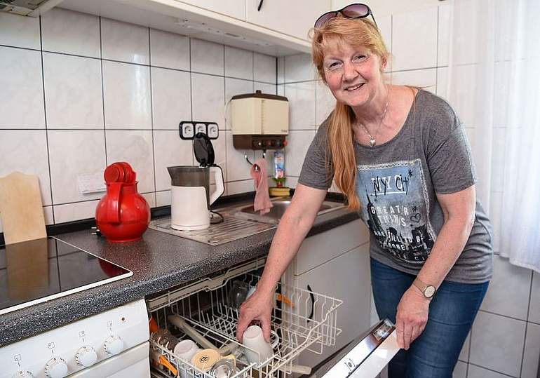 Bei Johanneswerk ambulant in Bad Salzuflen kann sich Birgit Rehse ihre Arbeit als Hauswirtschaftskraft flexibel einteilen